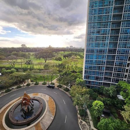 Enjoy Bgc Sunset And Golf Course View 2 Bedroom Loft With 100Mbps Internet Connection Manila Exterior photo