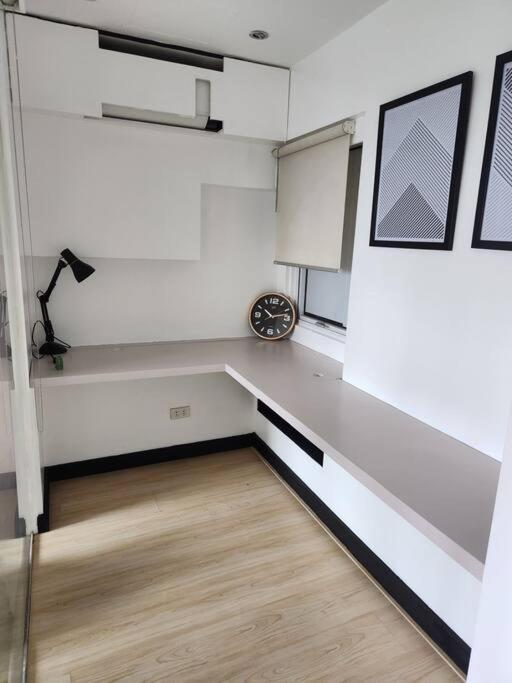 Enjoy Bgc Sunset And Golf Course View 2 Bedroom Loft With 100Mbps Internet Connection Manila Exterior photo